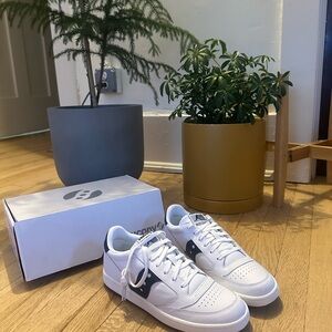 Saucony White and Black Sneakers Classic Design